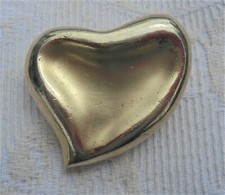  BROCHE VINTAGE 80  FORME COEUR COULEUR OR MARQUE AURIEGE  DN1977