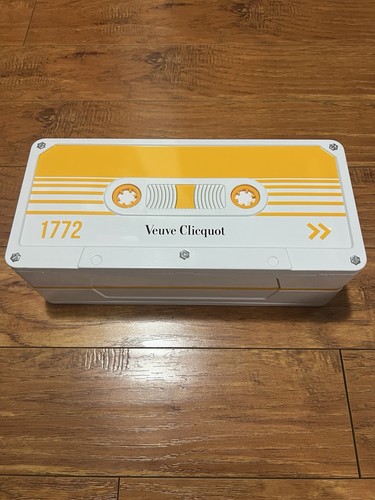 Veuve clicquot champagne - clicquot,