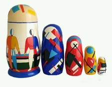  RUSSIAN NESTABLE DOLLS
