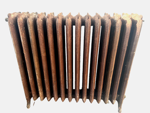 Ancien radiateur sur - , pied