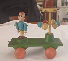 Ancien jouet en bois : un