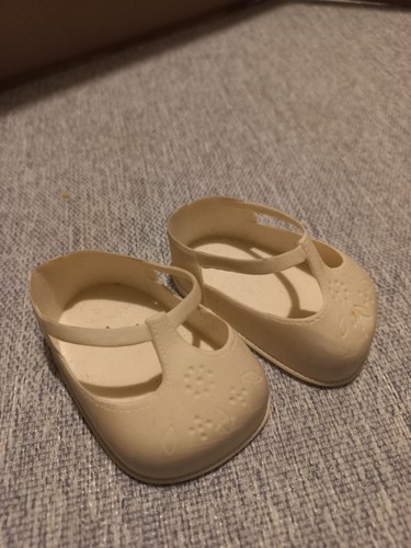 Paire chaussures poupon - chaussures,