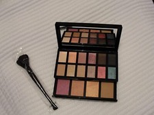 Lancome A Parisian Wanderlust Eye and Face Palette with Brush Full Size 0.81 oz