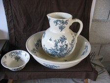 Splendid 19th century La Louvière Boch Brother Birds Toilet Needle Ribbons