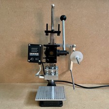 Machine d'estampage à chaud /