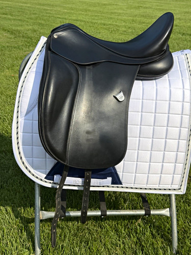 Bates dressage saddle - saddle, 17.5"