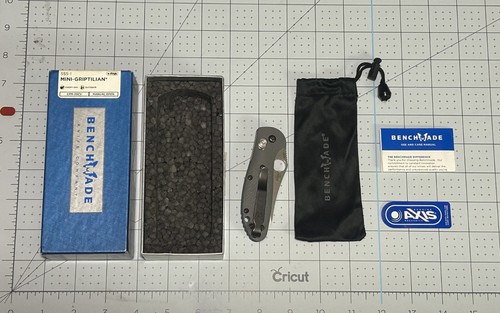 New rare benchmade 555 - new/rare,