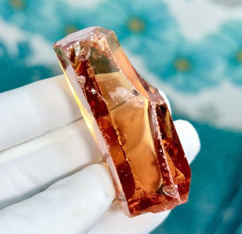 Champagne zircon rugh - zircon, gemstone