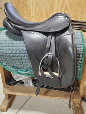 County Connection Dressage Saddle 18inch Extra Wide  Excellent Used Condition