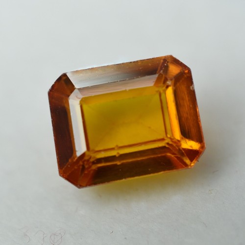 Saphir orange naturel taillé