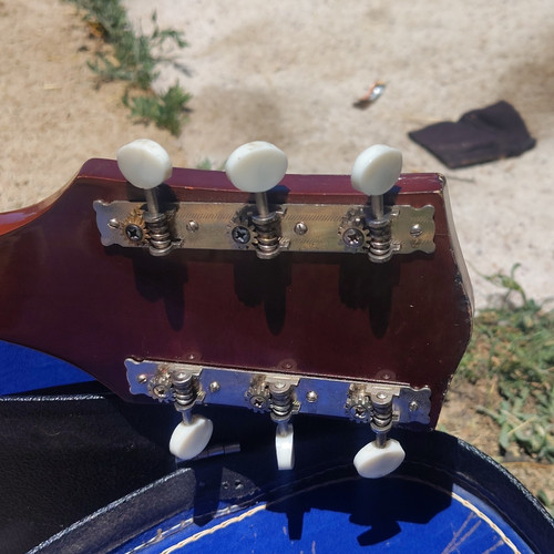 String archtop acoustic - 6-string,