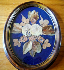 CADRE OVALE VINTAGE EN RESINE  AVEC DECOR DE FLEURS SECHEES SOUS VERRE