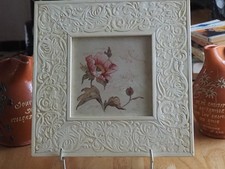 Cadre  verre & cadre bois , fleurs rose. cadre 28X35 cm. Feuillure 15X15 cm. TBE