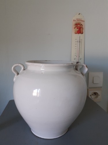 Ancienne poterie vernissée - ancienne,