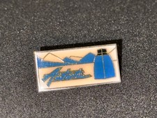 (X) VINTAGE ENAMEL BADGE PINS LUXURY COLLECTION PERFUME YVES ROCHER ANTARCTIC