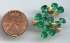 50 VINTAGE EMARALD GLASS BOHEMIAN LEAD 5mm CHATONS S685