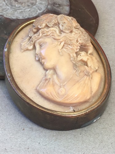 Ancienne grosse broche laiton - ancienne,