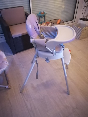 Chaise haute bébé un - bébé, en