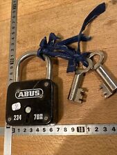 (No. 2 OLD PADLOCK abuse with 2 keys, lock, trunk, keys, padlock form
