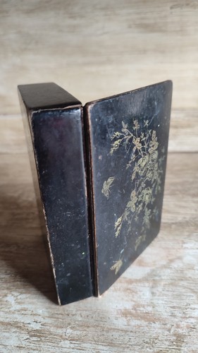 Ancienne boîte bois - , laqué