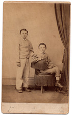 CIRCA 1870s CDV SIMS GALLERY IDENTICAL TWINS IN SUITS CAMDEN NEW JERSEY