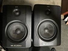 M-Audio BX5 D2 Powered Studio Monitor Speakers (pair) Black, Tested Works Great!