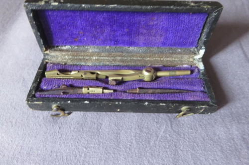 Ancienne boite compas - de,