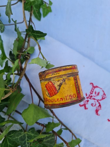 Ancienne petite boite tole - petite, en