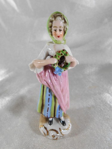 Figurine femme couronne gui - figurine,