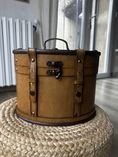 Boîte à chapeau ancienne