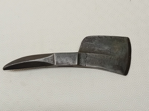 Old tool ancienne - hache., outil