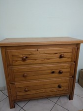 commode en pin clair très bon