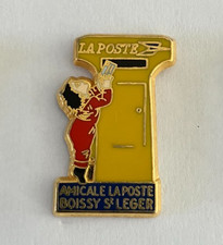 110 - Pin's LETTERBOX LA POSTE PTT BOISSY SAINT LEGER CHILD IN RED