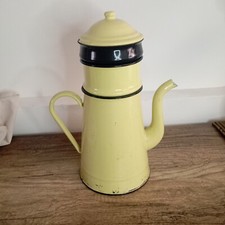 🪞Grande cafetière en tôle émaillée de couleur jaune.