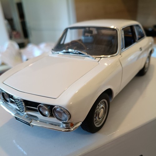Alfa romeo 1750 coupé 18 - coupé, 1/18