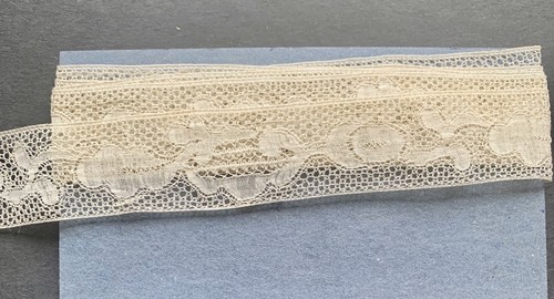 Dentelle ancienne entre deux - ancienne, :