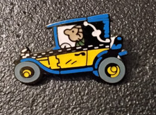 Pin’s comic cartoon Gaston Lagaffe in his Fiat (1399)