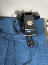 Ancien téléphone mural