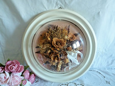 Ancien cadre rond verre bombé fleurs séchées bouquet fond rose 33cm