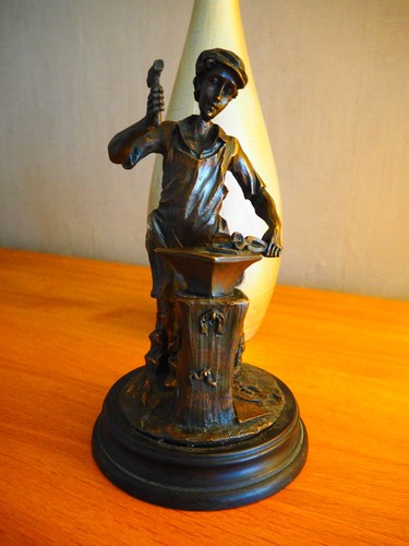 Statuette forgeron regule - statuette,