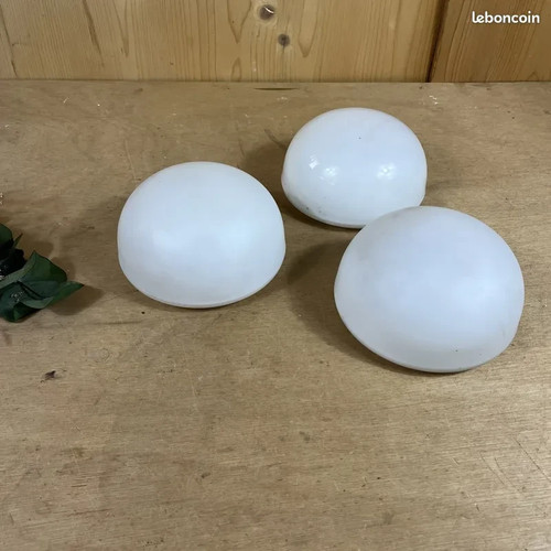 Trois appliques opaline - trois, en
