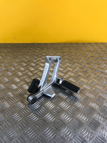 Platine repose pieds arrière