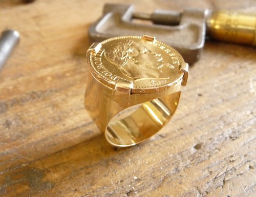 Chevalière ronde avec - chevalière,
