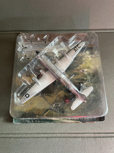 Avion miniature militaire - miniature,