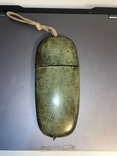 Ancien étui en galuchat et cuivre Chine XIXe siècle Bon état.