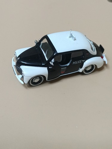 Voiture police renault 4 - 1.43,