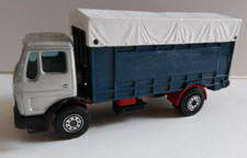 1/55 Camion bâché Mercedes