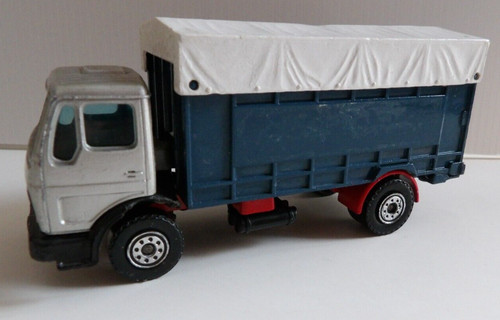 Camion bâché mercedes - 1/55,