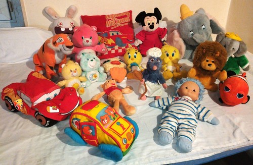 Lot peluches licence - 19, a
