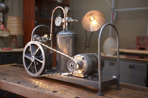 Ancien compresseur métal - ancien, en